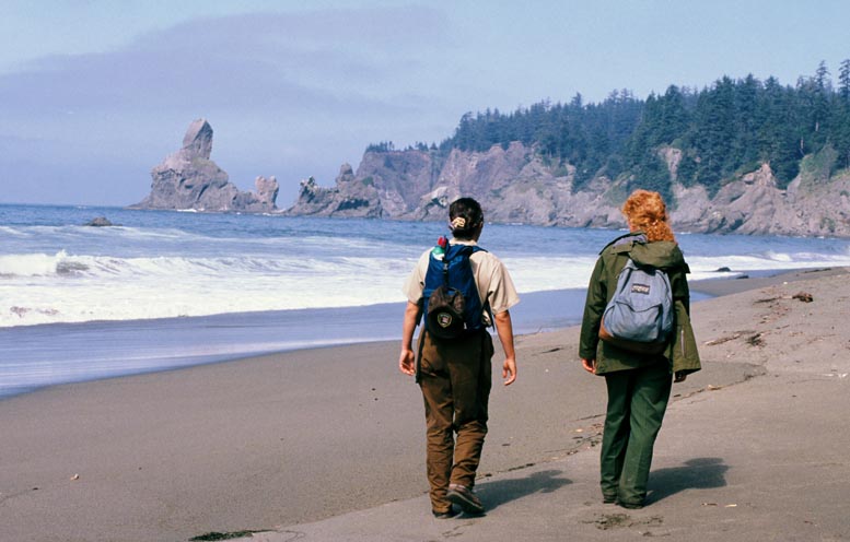 hiking Washington wilderness coast, Washington State Pacific beaches, hiking Washington's west coast beaches, hiking Washington State's Pacific shoreline, Quileute Indians, Makah Indians, First Beach, Second Beach, Third Beach, Neah Bay, Cape Alava, Ozette, Hoh River, Shi Shi Beach, Point of the Arches, John Hessburg, Robert Buffington Shaw, Bonz